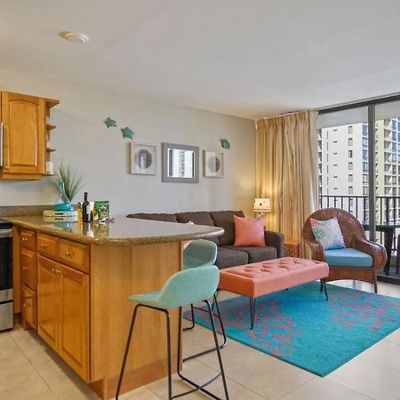 Waikiki Banyan Suites W Free Parking ホノルル エクステリア 写真