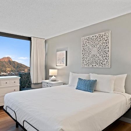 Waikiki Banyan Suites W Free Parking ホノルル エクステリア 写真