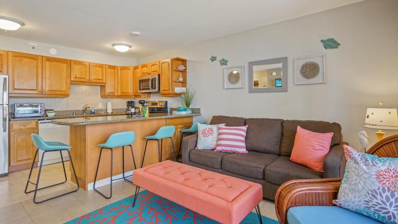 Waikiki Banyan Suites W Free Parking ホノルル エクステリア 写真