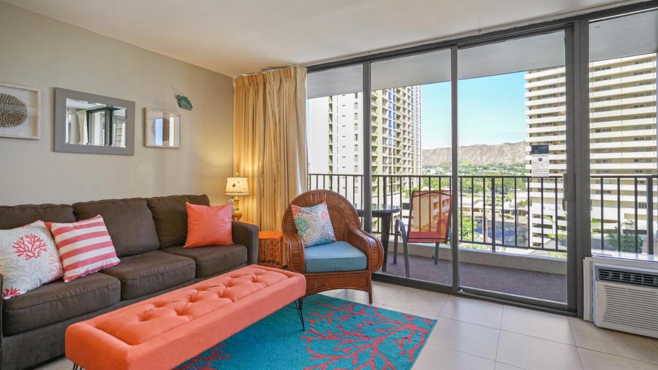 Waikiki Banyan Suites W Free Parking ホノルル エクステリア 写真