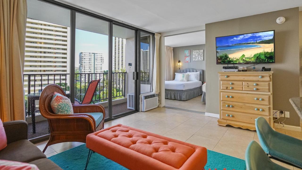 Waikiki Banyan Suites W Free Parking ホノルル エクステリア 写真