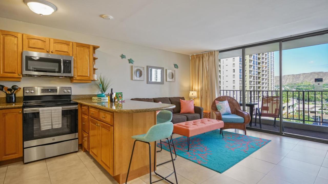 Waikiki Banyan Suites W Free Parking ホノルル エクステリア 写真