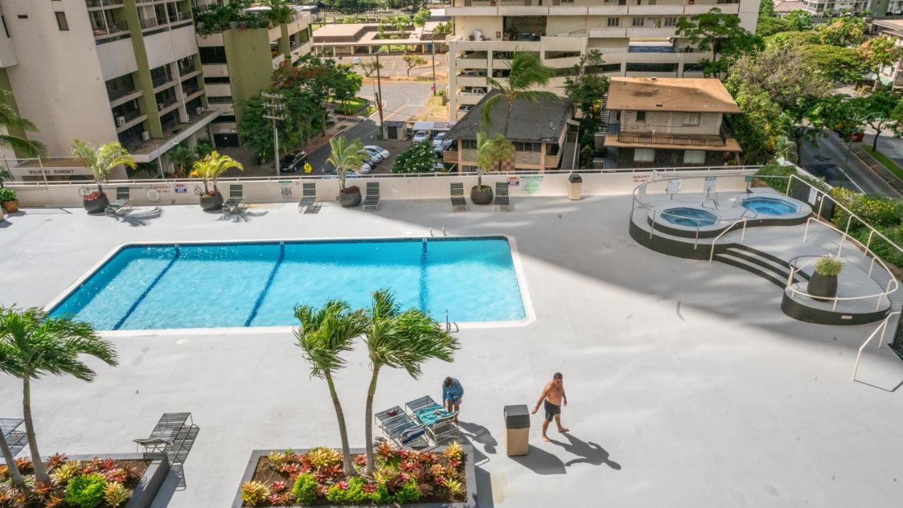 Waikiki Banyan Suites W Free Parking ホノルル エクステリア 写真
