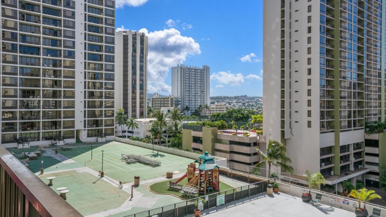Waikiki Banyan Suites W Free Parking ホノルル エクステリア 写真