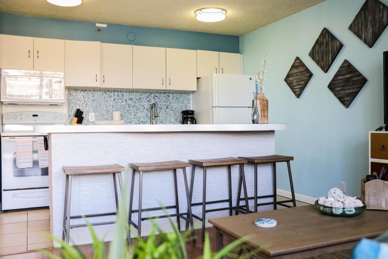 Waikiki Banyan Suites W Free Parking ホノルル エクステリア 写真
