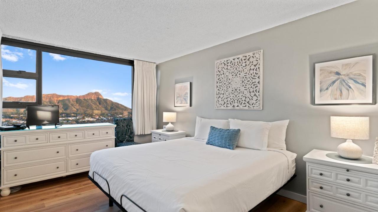 Waikiki Banyan Suites W Free Parking ホノルル エクステリア 写真