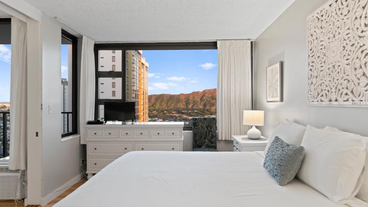 Waikiki Banyan Suites W Free Parking ホノルル エクステリア 写真