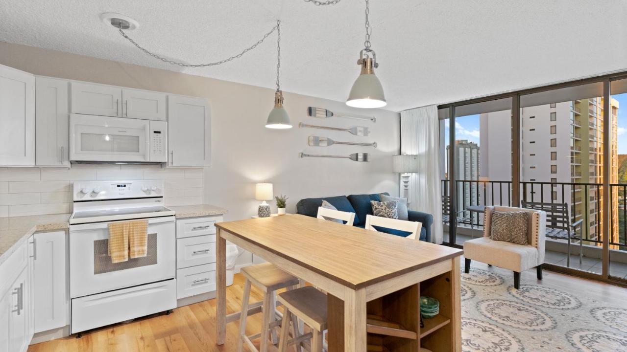 Waikiki Banyan Suites W Free Parking ホノルル エクステリア 写真