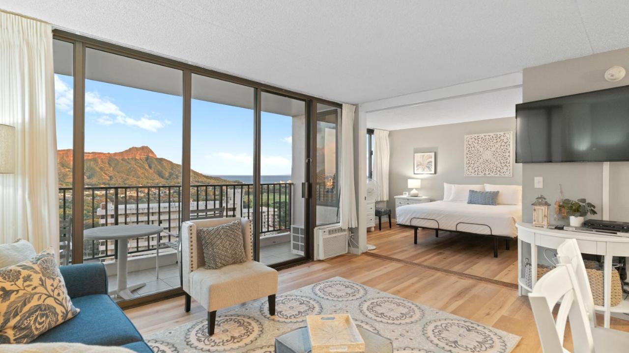 Waikiki Banyan Suites W Free Parking ホノルル エクステリア 写真