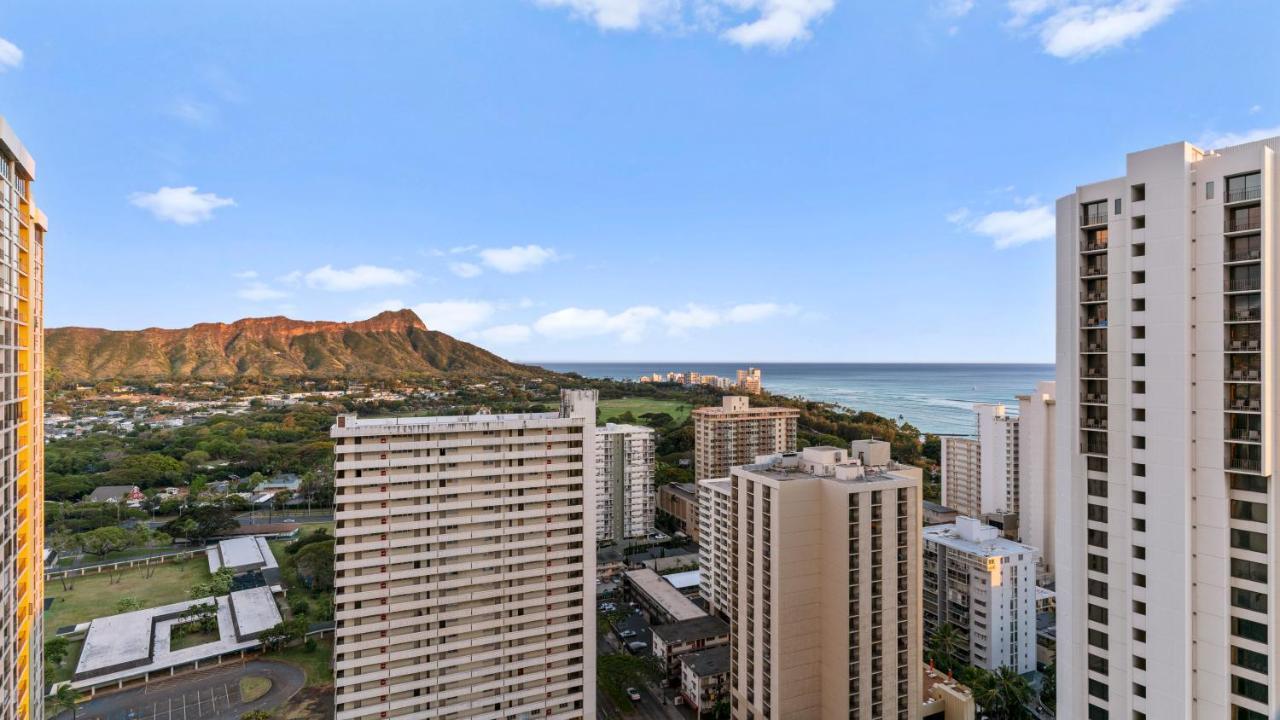 Waikiki Banyan Suites W Free Parking ホノルル エクステリア 写真