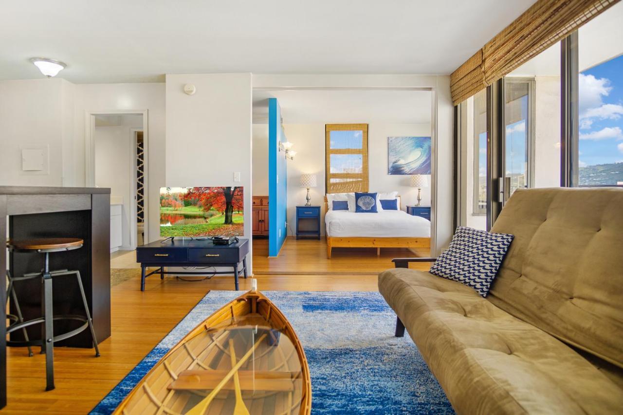 Waikiki Banyan Suites W Free Parking ホノルル エクステリア 写真