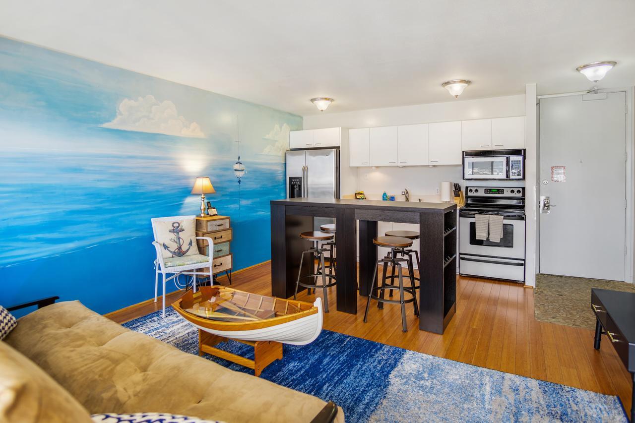 Waikiki Banyan Suites W Free Parking ホノルル エクステリア 写真