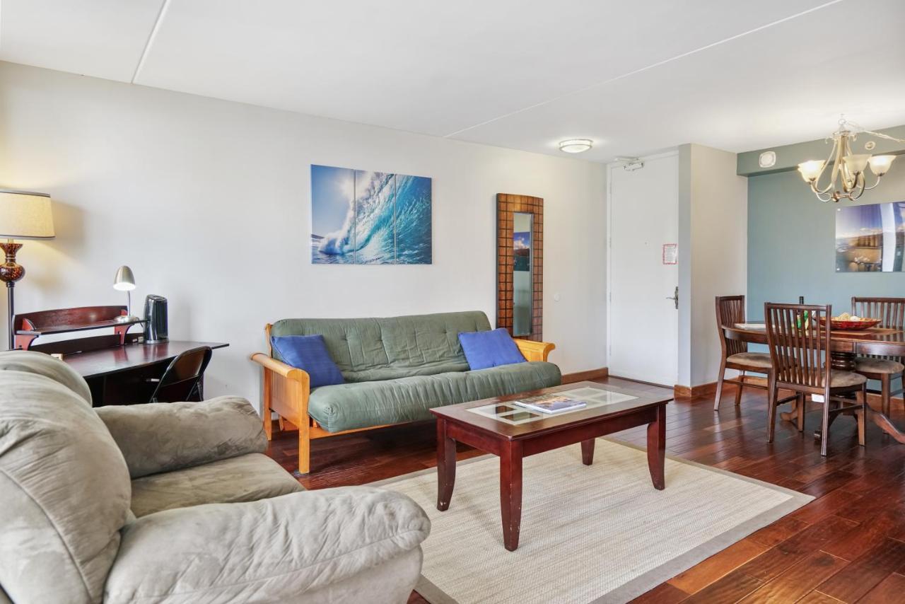 Waikiki Banyan Suites W Free Parking ホノルル エクステリア 写真